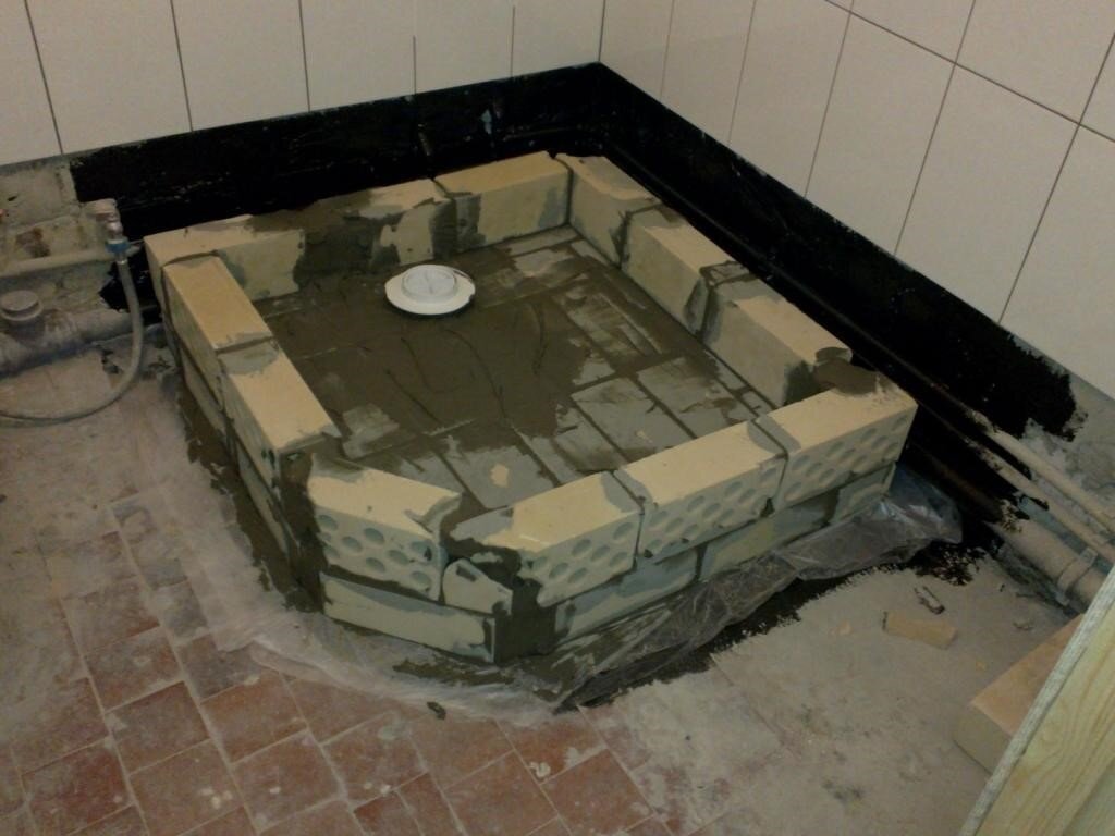Идея 4: Разноцветный поддон для яркого и оригинального дизайна