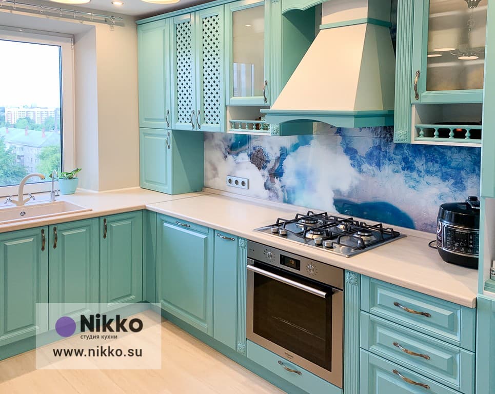 Стилизация кухни с окном