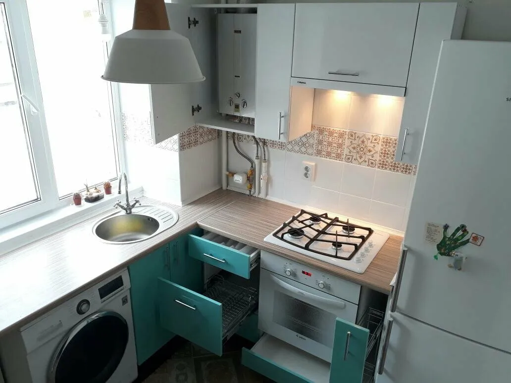 Кухонные гарнитуры для маленькой кухни